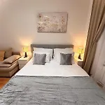 Modern 2 Bed-Room Apartment In Prague 1 With Stunning National Museum View