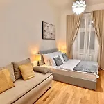 Modern 2 Bed-Room Apartment In Prague 1 With Stunning National Museum View