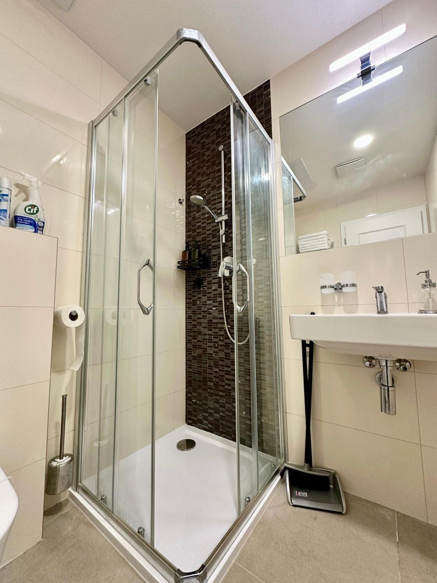 Modern 2 Bed-room In 1 With Stunning National Museum View Apartment